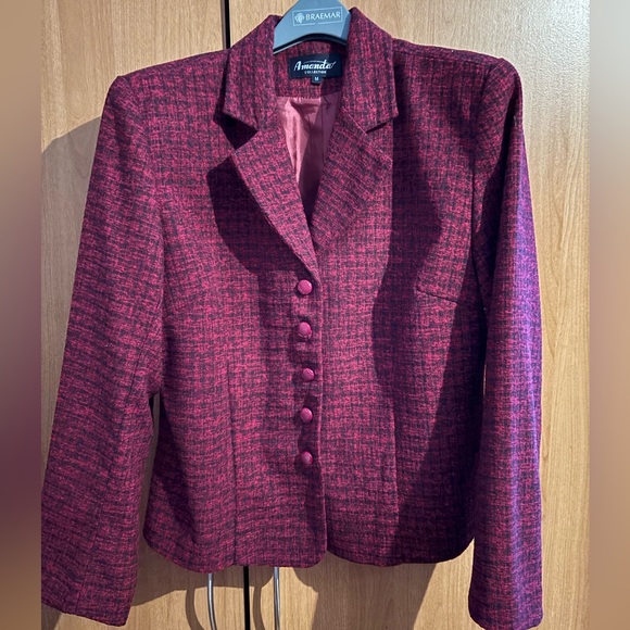 Black and red women’s medium skirt suit - Picture 2 of 3